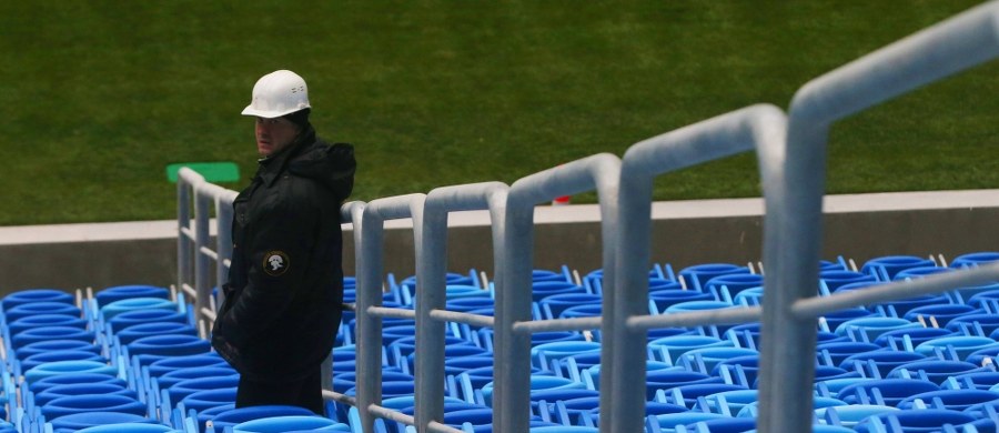 ​Zaplanowany na 17 maja mecz ligowy Zenita Sankt Petersburg z FK Krasnodar zostanie rozegrany na starym stadionie Pietrowskim, aby oszczędzić murawę na nowym Kriestowskim przed piłkarskim Pucharem Konfederacji - poinformowali organizatorzy. Decyzję podjęto po inspekcji komisji FIFA.