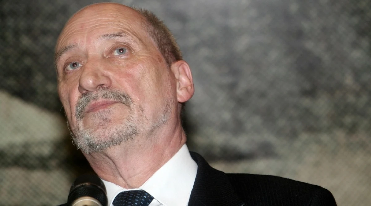 Posłowie Prawa i Sprawiedliwości z sejmowej komisji obrony narodowej są dyscyplinowani przez wiceministrów obrony po tym, gdy poparli wnioski Platformy Obywatelskiej o kontrole Najwyższej Izby Kontroli w resorcie obrony. Chodzi o zbadanie zakupu samolotów dla najważniejszych osób w państwie oraz przestrzeganie procedur ochrony informacji niejawnych w ministerstwie. 