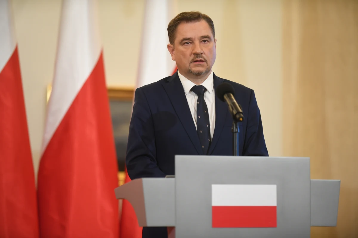 Piotr Duda, przewodniczący NSZZ Solidarność, w rozmowie z reporterem RMF FM Patrykiem Michalskim, odniósł się do deklaracji programowych Platformy Obywatelskiej przedstawionych przez Grzegorza Schetynę. Stwierdził, że jego zdaniem to ściema, kłamstwo i kabaret, na które Polacy nie dadzą się więcej nabrać. "Te wszystkie pomysły Platforma mogła realizować za czasów swoich rządów" - dodaje. Lider PO w odpowiedzi na 4 pytania postawione przez Prawo i Sprawiedliwość, zadeklarował m.in., że jego partia nie podwyższy wieku emerytalnego, zaproponuje "trzynaste emerytury", żeby zachęcić do dłuższej pracy, oraz utrzyma program 500+.