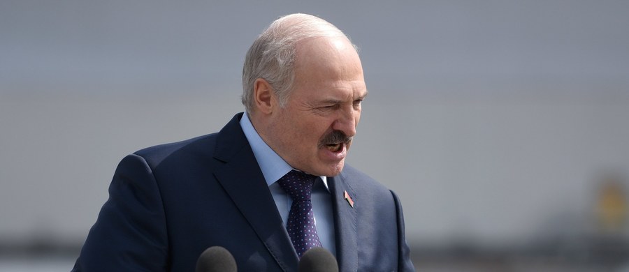 "Trzeba zmienić grafik pracy szkół. Lekcje nie powinny zaczynać się wcześniej niż o dziewiątej rano" - powiedział prezydent Białorusi Alaksandr Łukaszenka. Jego zdaniem nawet dorosłemu trudno jest wstawać o szóstej rano. 