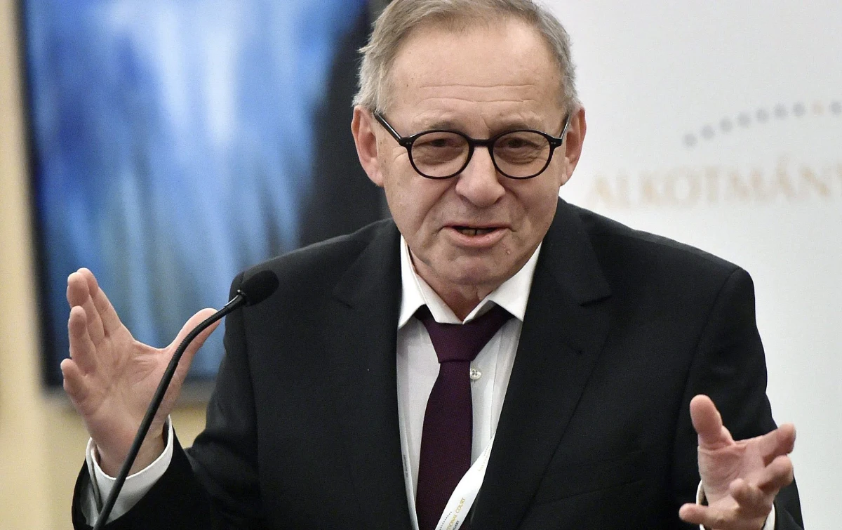 Cokolwiek miał na myśli prof. Lech Morawski przedstawiający racje polskiego rządu na konferencji w Londynie - wymknęło się spod jego kontroli. Zanim pogrzebią nas wszystkich mniej lub bardziej dziwaczne interpretacje jego kontrowersyjnych wypowiedzi warto rozważyć ich znaczenie tak, jak zostały wygłoszone, tyle że bez emocji.