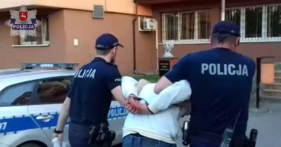 Policjanci zatrzymali 27-latka, który w piątek w Puławach wjechał samochodem w idącą chodnikiem matkę z dwojgiem dzieci. Mężczyzna odjechał z miejsca zdarzenia, nie udzielając im pomocy. 