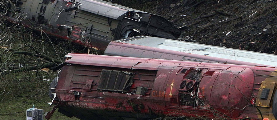 ​Co najmniej 4 osoby poniosły śmierć a 5 zostało rannych w rezultacie wykolejenia się w sobotę wieczorem pociągu w północnej Grecji - poinformował grecki przewoźnik kolejowy, firma Trainose. Jest bilans wstępny.