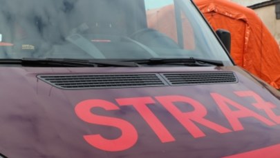 Wybuch i pożar w zakładzie przetwórstwa drzewnego w Żarach. Strażacy opanowali sytuację