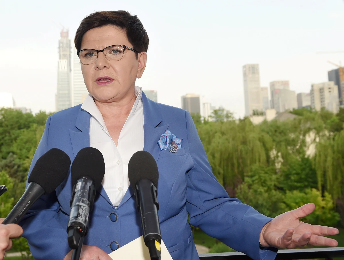 Premier Beata Szydło rozmawia dziś w Chinach na Forum Pasa i Szlaku nt. polskiego zaangażowania w ten chiński projekt, zwany także Nowym Jedwabnym Szlakiem. W kompleksie nad jeziorem Yanqi na północ od Pekinu, nieopodal Wielkiego Muru, debatuje przy okrągłym stole 29 przywódców państw z całego świata.