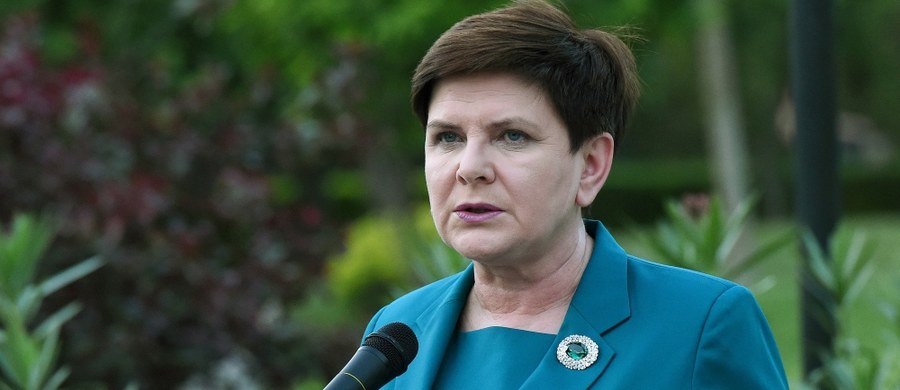 ​Premier Beata Szydło wyraziła zdziwienie oświadczeniem Komisji Europejskiej, że kraje UE nie podpiszą oświadczeń podsumowujących Forum Pasa i Szlaku. Przedstawiciel KE biorący udział w spotkaniu potwierdził uczestnictwo w tym projekcie - dodała.