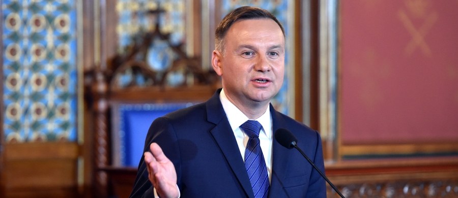 Prezydent Andrzej Duda powiedział, że pytanie w sprawie przyjęcia w Polsce waluty euro mogłoby się znaleźć w zapowiedzianym przez niego referendum dotyczącym konstytucji. Podkreślił, że jest to ważny temat.