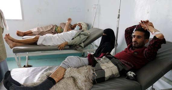 Epidemia cholery zabiła od końca kwietnia w Jemenie 180 osób - poinformował Międzynarodowy Komitet Czerwonego Krzyża (MKCK). Wcześniej ministerstwo zdrowia powołane przez szyickich rebeliantów Huti podało, że w stolicy, Sanie, zmarło 115 osób.