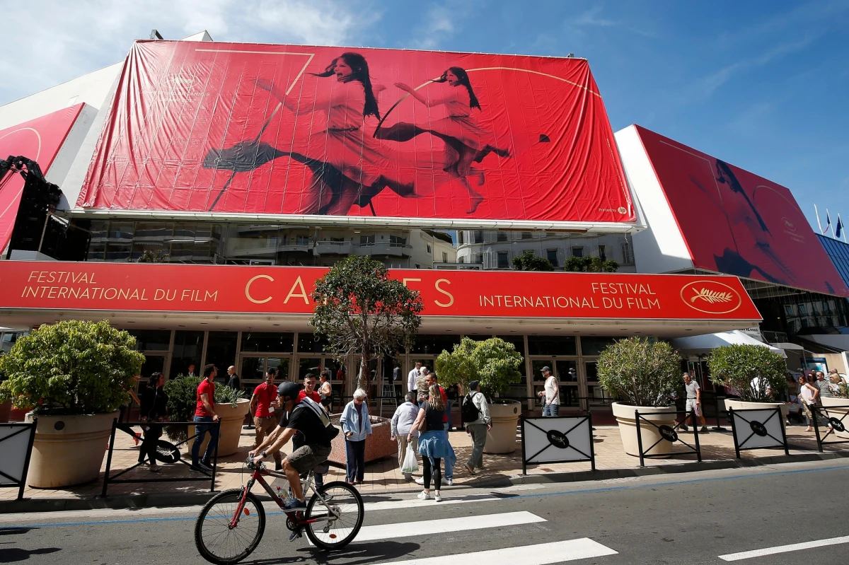 Pokaz zrekonstruowanego cyfrowo "Człowieka z żelaza" Andrzeja Wajdy, krótkometrażowe filmy "Koniec widzenia" i "Najpiękniejsze fajerwerki ever" oraz koprodukcja francusko-litewsko-ukraińsko-polska "Szron" - to niektóre z propozycji polskiej kinematografii na 70. Festiwalu Filmowym w Cannes.
