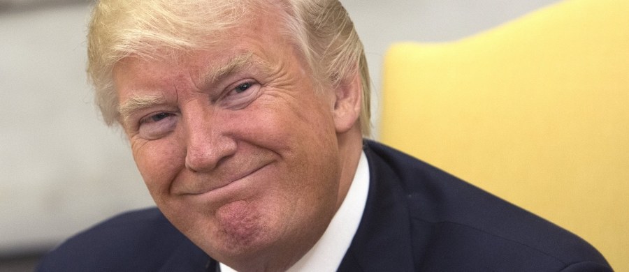 Prezydent USA Donald Trump oświadczył we wtorek, że miał "absolutne prawo" dzielić się z Moskwą informacjami dotyczącymi "terroryzmu i bezpieczeństwa lotniczego". Według mediów, Trump w ubiegłym tygodniu mimowolnie ujawnił Rosji tajne informacje wywiadu.