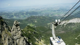 Tatry: Turystka spadła z wyciągu krzesełkowego na Kasprowy Wierch. Jest w ciężkim stanie