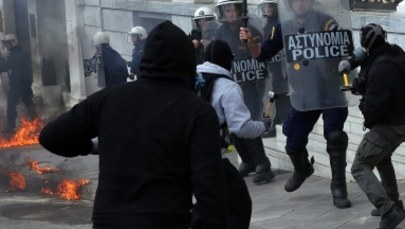 Grecja sparaliżowana strajkiem. W Atenach policja użyła gazu łzawiącego 