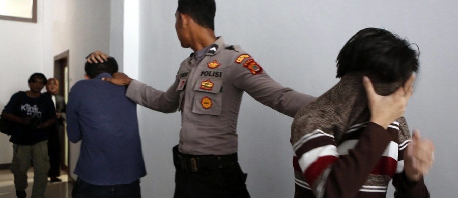 Dwaj mężczyźni w wieku 20 i 23 lat zostali skazani w indonezyjskiej prowincji Aceh na publiczną chłostę za stosunki homoseksualne. Obrońcy praw człowieka apelują o ich ułaskawienie.
