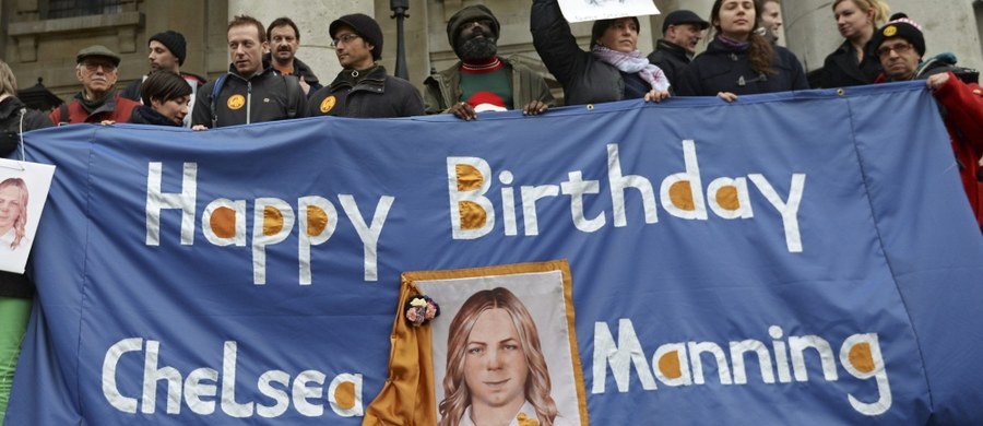 ​Chelsea Manning, która przekazywała demaskatorskiemu portalowi WikiLeaks tajne dokumenty dotyczące amerykańskich wojen w Iraku i Afganistanie, została zwolniona z więzienia. W 2010 roku została aresztowana. Miała spędzić w więzieniu 35 lat za szpiegostwo, jednak w styczniu Barack Obama skrócił wyrok do siedmiu lat.