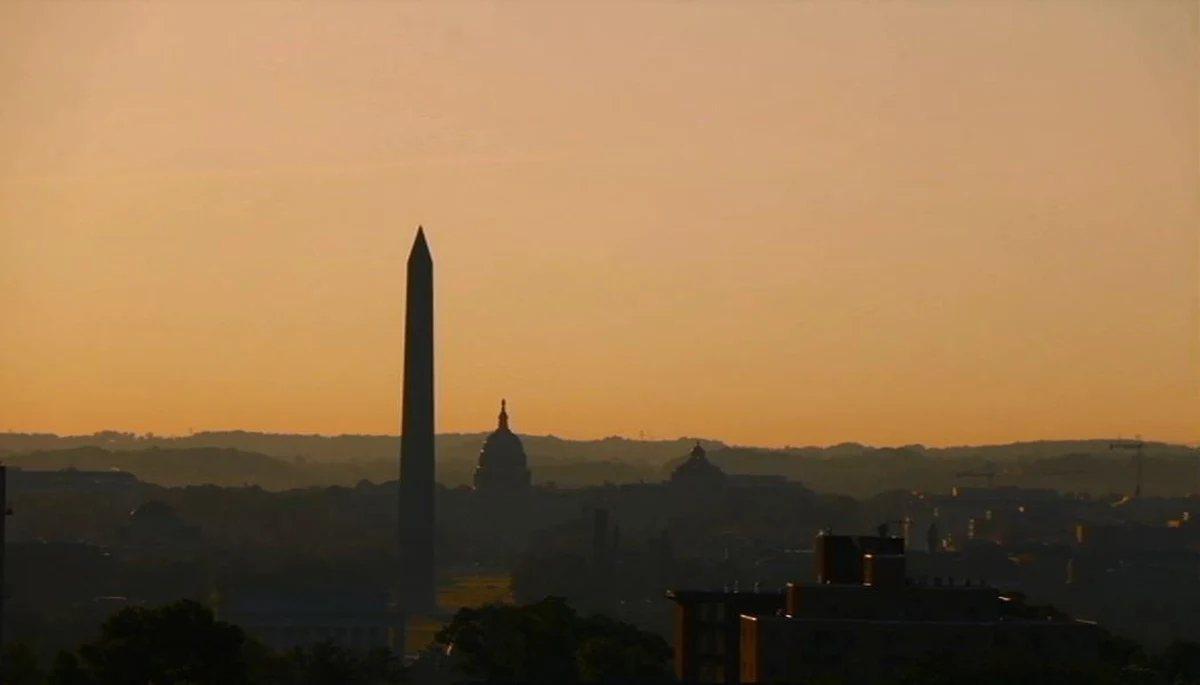 Amerykańska stolica o poranku. Mauzoleum Lincolna, pomnik Waszyngtona oraz Kapitol. Zobacz, jak wygląda Waszyngton widziany ze studia radia RMF FM. 
