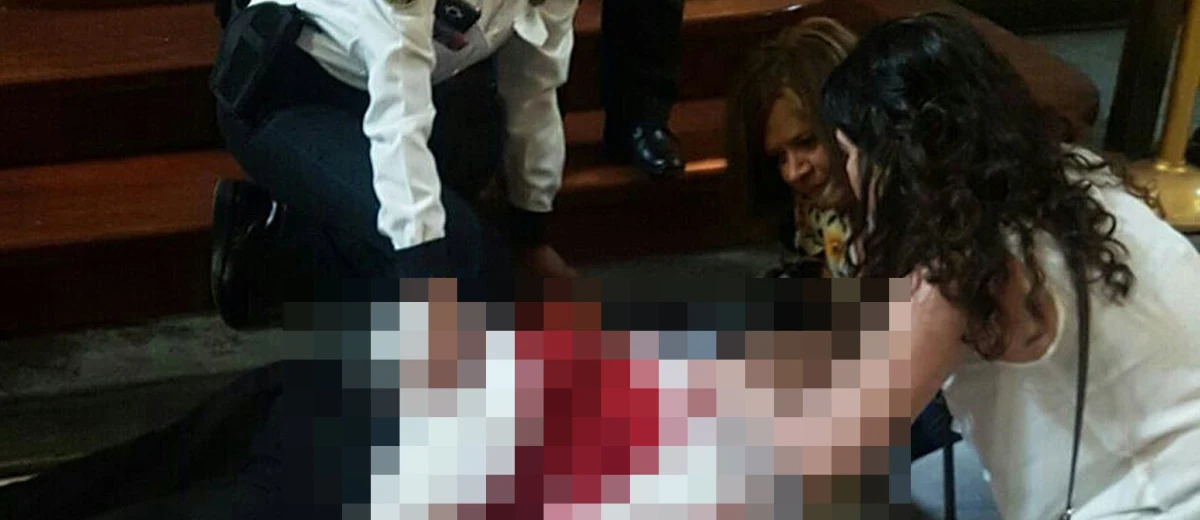 ​Uzbrojony w nóż i kastet napastnik zaatakował księdza Miguela Angel Machorro, który kończył odprawiać mszę w katedrze metropolitalnej w stolicy Meksyku. Mężczyzna usiłował podciąć duchownemu gardło. Księdzu udało się przeżyć. Z ciężkimi obrażeniami trafił do szpitala. Wciąż przebywa na intensywnej terapii, jednak - jak informują lokalne media - jego życiu nie zagraża niebezpieczeństwo. 