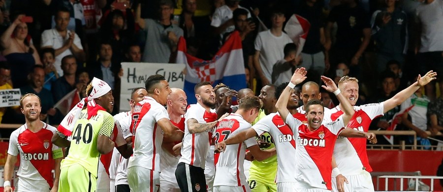Drużyna AS Monaco, z reprezentantem Polski Kamilem Glikiem w składzie, wywalczyła mistrzostwo Francji. W zaległym meczu ligowym pokonała u siebie Saint-Etienne 2:0. Do końca rozgrywek Ligue 1 pozostała już tylko jedna kolejka. Monaco ma sześć punktów przewagi nad drugim w tabeli Paris Saint-Germain, którego zawodnikiem jest Grzegorz Krychowiak.