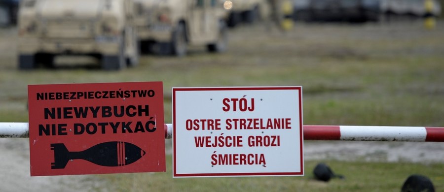 Trzech żołnierzy trafiło do szpitali po wczorajszym wypadku na poligonie w Nowej Dębie na Podkarpaciu. Jeden z nich jest w stanie śpiączki farmakologicznej. Informację o tym zdarzeniu dostaliśmy od naszego słuchacza, który zadzwonił na Gorącą Linię RMF FM.