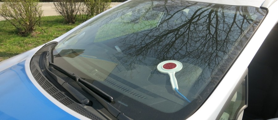 ​W Lubaczowie na Podkarpaciu młoda matka, której półtoraroczne dziecko przypadkowo zatrzasnęło się w samochodzie, zadzwoniła na policję i poprosiła o pomoc. Chłopczykowi na szczęście nic się nie stało.