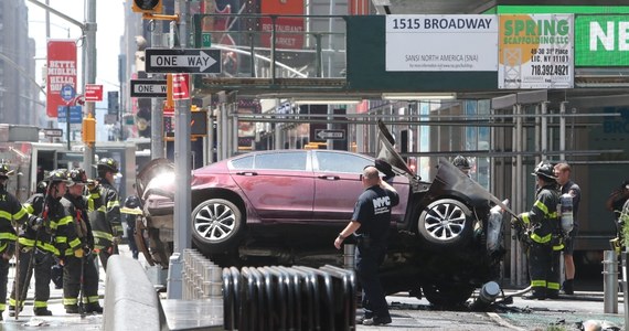 Rozpędzony pojazd wjechał w przechodniów na nowojorskim Times Square - podała agencja Reutera. Jedna osoba nie żyje, a rannych jest ponad 20 osób. Służby podkreślają, że incydent nie miał związku z terroryzmem i prawdopodobnie był to wypadek. 