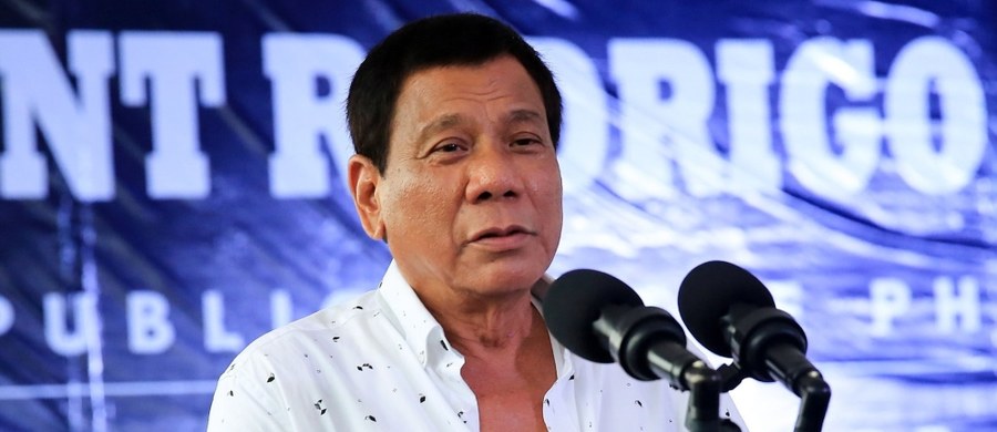 Prezydent Filipin Rodrigo Duterte podpisał dyrektywę zakazującą palenia w miejscach publicznych - poinformował jego rzecznik Ernesto Abella. Maksymalna kara za złamanie nowego prawa to cztery miesiące więzienia i grzywna w wysokości ok. 100 dolarów.