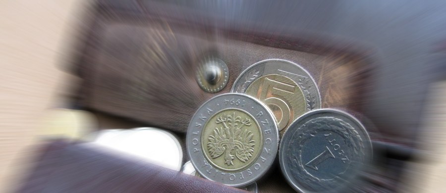 Kredyty w bankach robią się coraz droższe - zwłaszcza te hipoteczne.  Bankowcy podnoszą marże.  Zdolność kredytowa przeciętnej polskiej rodziny spadła w ciągu dwóch lat o ponad 100 tysięcy złotych - wynika z najnowszego raportu firmy pośrednictwa nieruchomości Metrohouse i pośrednictwa kredytowego Expander.