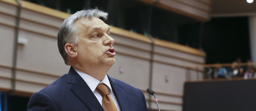 ​Węgierski premier Viktor Orban określił najnowsze posunięcia Parlamentu Europejskiego przeciwko jego krajowi jako "przejaw błędnej polityki". PE uchwalił w środę rezolucję wzywającą do stwierdzenia naruszania przez Węgry wartości europejskich.