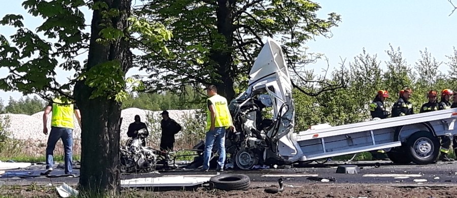 ​Na drodze krajowej nr 17 w miejscowości Gocław (województwo mazowieckie) zderzyło się sześć pojazdów. 
