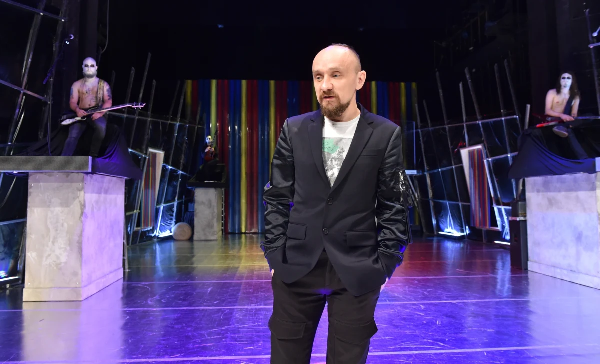 Przed Narodowym Starym Teatrem odbyła się manifestacja pod hasłem "To jeszcze nie koniec" w związku z zapowiadaną zmianą na stanowisku dyrektora teatru. Organizatorami protestu była grupa określająca się jako "publiczność Narodowego Starego teatru w Krakowie".