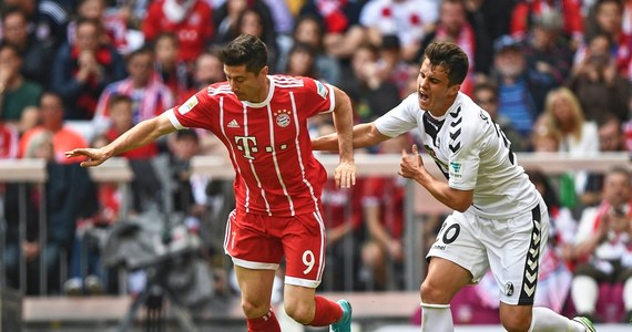 Piłkarz Bayernu Monachium Robert Lewandowski zakończył sezon niemieckiej ekstraklasy z 30 golami i nie został królem strzelców. O jedną bramkę więcej zdobył Pierre-Emerick Aubameyang. Gabończyk miał dwa trafienia dla Borussii Dortmund w ostatniej kolejce.