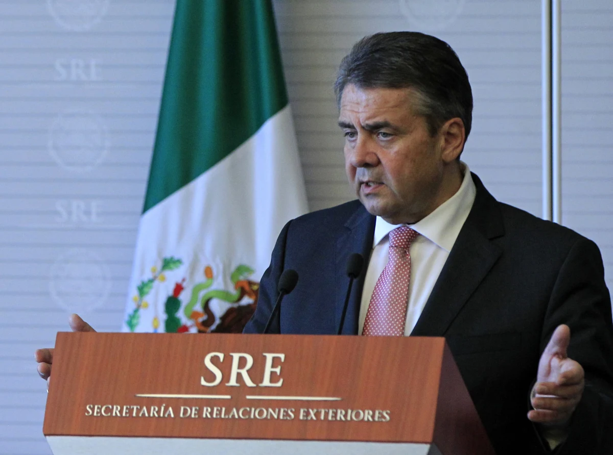 Planowana na jutro wizyta szefa niemieckiej dyplomacji Sigmara Gabriela w Warszawie została przełożona "z powodu nieprzewidywalnych okoliczności". Jak poinformował szef biura rzecznika prasowego MSZ Jakub Wawrzyniak, o jej przełożenie poprosiła strona niemiecka. Wizyta odbędzie się w najbliższym możliwym terminie - dodał Wawrzyniak. 