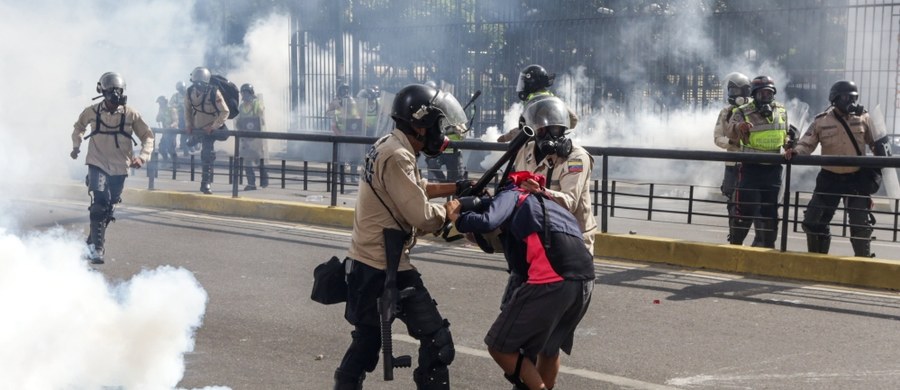 Ponad 160 tys. osób uczestniczyło w stolicy Wenezueli, Caracas, w antyrządowej demonstracji, jednej z największych od rozpoczęcia fali protestów w tym kraju na początku kwietnia - poinformowała opozycja. Podczas demonstracji doszło do starć z policją.