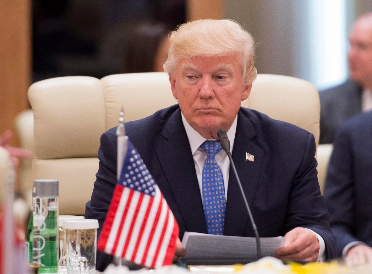 Przebywający w Arabii Saudyjskiej prezydent USA Donald Trump wezwał przywódców państw muzułmańskich do przeciwstawienia się "islamistycznemu ekstremizmowi". Zaznaczył, że terroryzm blokuje rozwój Bliskiego Wschodu.