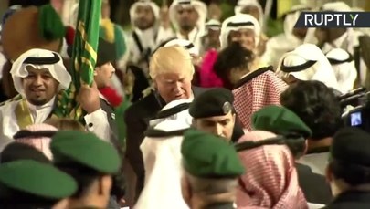 Donald Trump w tradycyjnym saudyjskim tańcu
