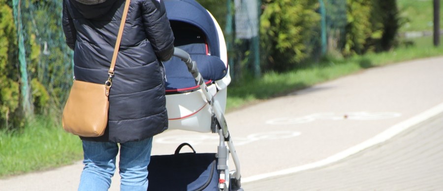 58 proc. pracownic uważa, że jest im znacznie trudniej awansować niż mężczyznom - wynika z badania portalu Infopraca.pl, przywołanego przez "Puls Biznesu".