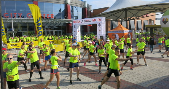 Przed każdym biegaczem wyjątkowa okazja. Zostań częścią historii startując w pierwszym maratonie, którego finisz zaplanowany został w tym roku na bieżni Stadionu Śląskiego! Przed największym w Polsce stadionem lekkoatletycznym wiele wydarzeń sportowych, ale wszyscy zapamiętamy pierwszy bieg maratoński,  który będzie też pierwszym wydarzeniem lekkoatletycznym na nowym obiekcie.