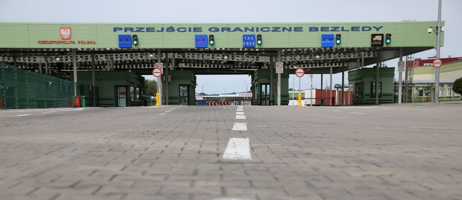 Na polsko-rosyjskim drogowym przejściu granicznym w Bezledach rozpoczyna się budowa terminala odpraw dla autobusów. Może to spowodować utrudnienia dla podróżnych - ostrzega warmińsko-mazurska straż graniczna.