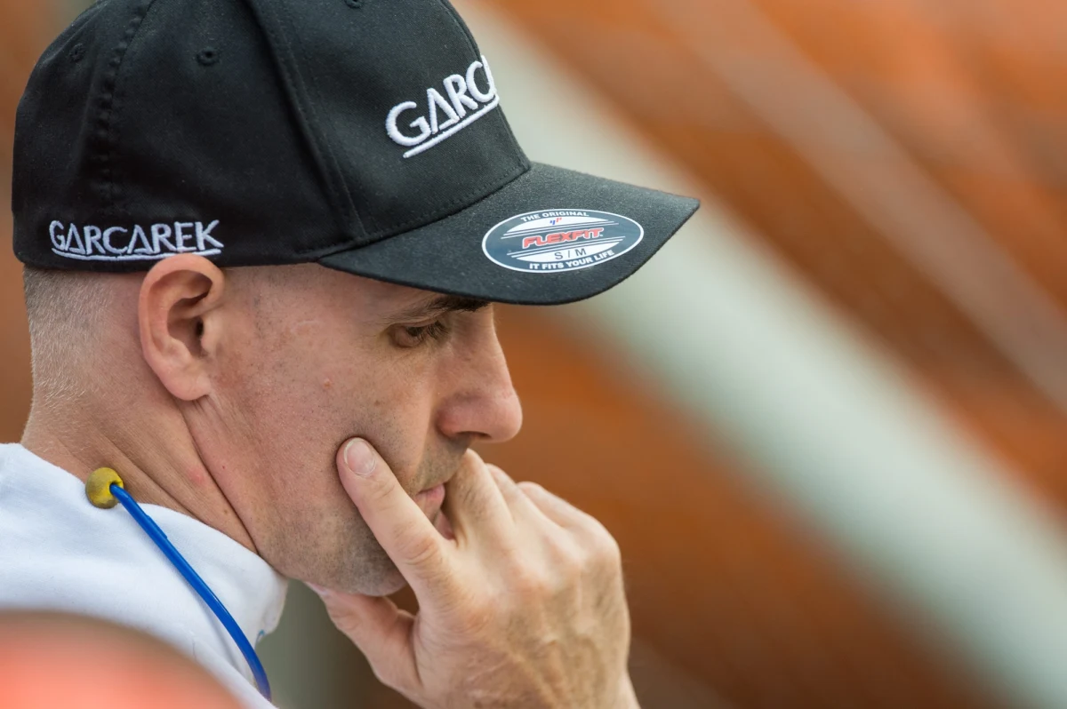 Żużlowiec Tomasz Gollob zacznie w poniedziałek rehabilitację po wypadku na torze motocrossowym w Chełmnie. Zawodnik pod koniec kwietnia został poważnie ranny podczas treningu przed zawodami. Trafił na oddział neurochirurgii 10. Wojskowego Szpitala Klinicznego w Bydgoszczy. Jak dowiedział się reporter RMF FM organizacja imprezy, podczas której zawodnik miał wypadek, nie budzi wątpliwości prokuratury. 