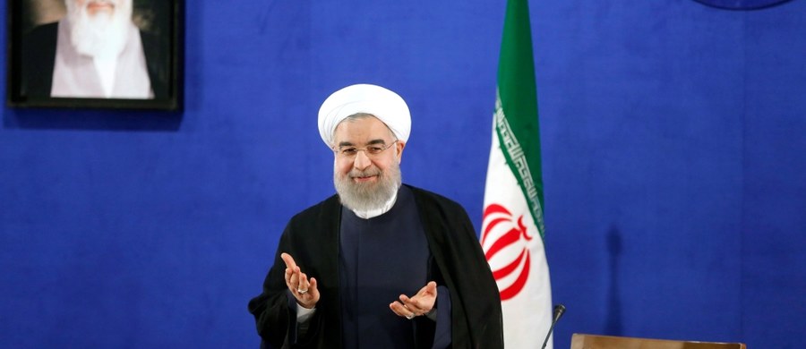 Relacje z USA są "zawiłe", ale Teheran ma nadzieję, że administracja prezydenta Donalda Trumpa "ustatkuje się" na tyle, by lepiej zrozumieć Iran - powiedział w poniedziałek, podczas pierwszej konferencji prasowej po wyborach nowy prezydent Iranu Hasan Rowhani.
