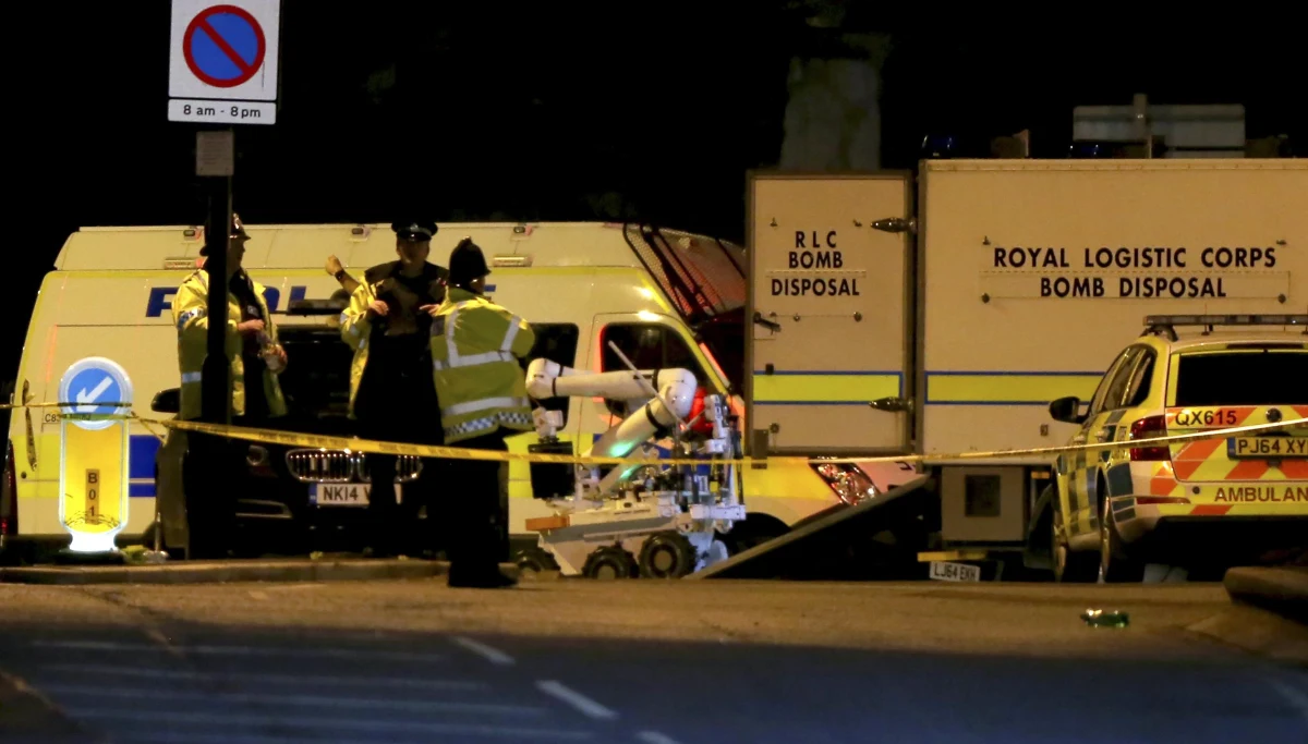 Co najmniej 19 osób zginęło, a 59 zostało rannych w eksplozji, do której doszło tuż po zakończeniu koncertu amerykańskiej piosenkarki Ariany Grande w Manchesterze w północno-zachodniej Anglii. Brytyjskie służby traktują to wydarzenie jako zamach terrorystyczny. Nie wykluczają samobójczego ataku.