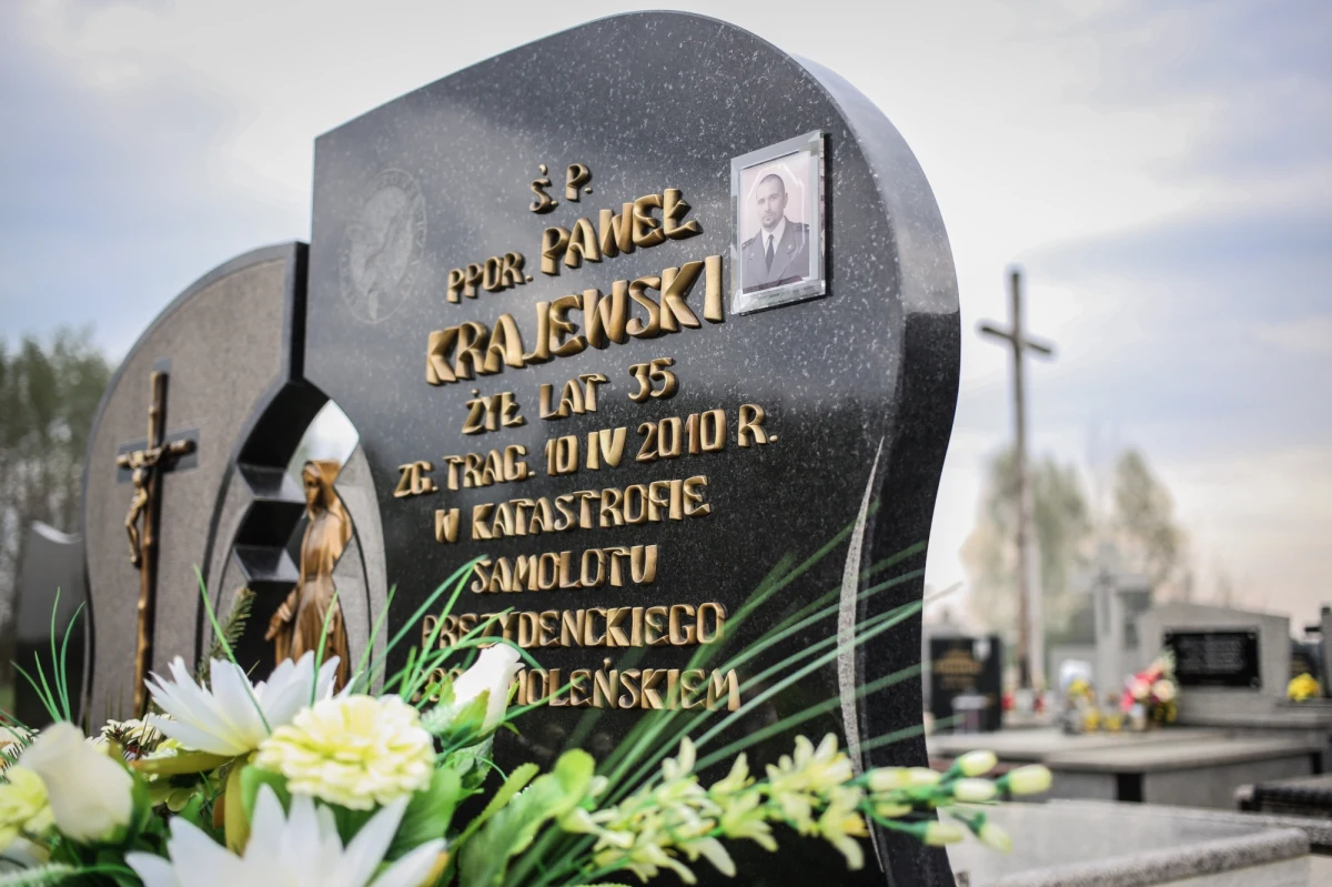 Z jednego z cmentarzy na Mazowszu ekshumowano kolejną - 24. - ofiarę katastrofy smoleńskiej. Tym razem chodzi o grób oficera BOR Pawła Krajewskiego. Ciało zostało przewiezione do Zakładu Medycyny Sądowej w Lublinie.
