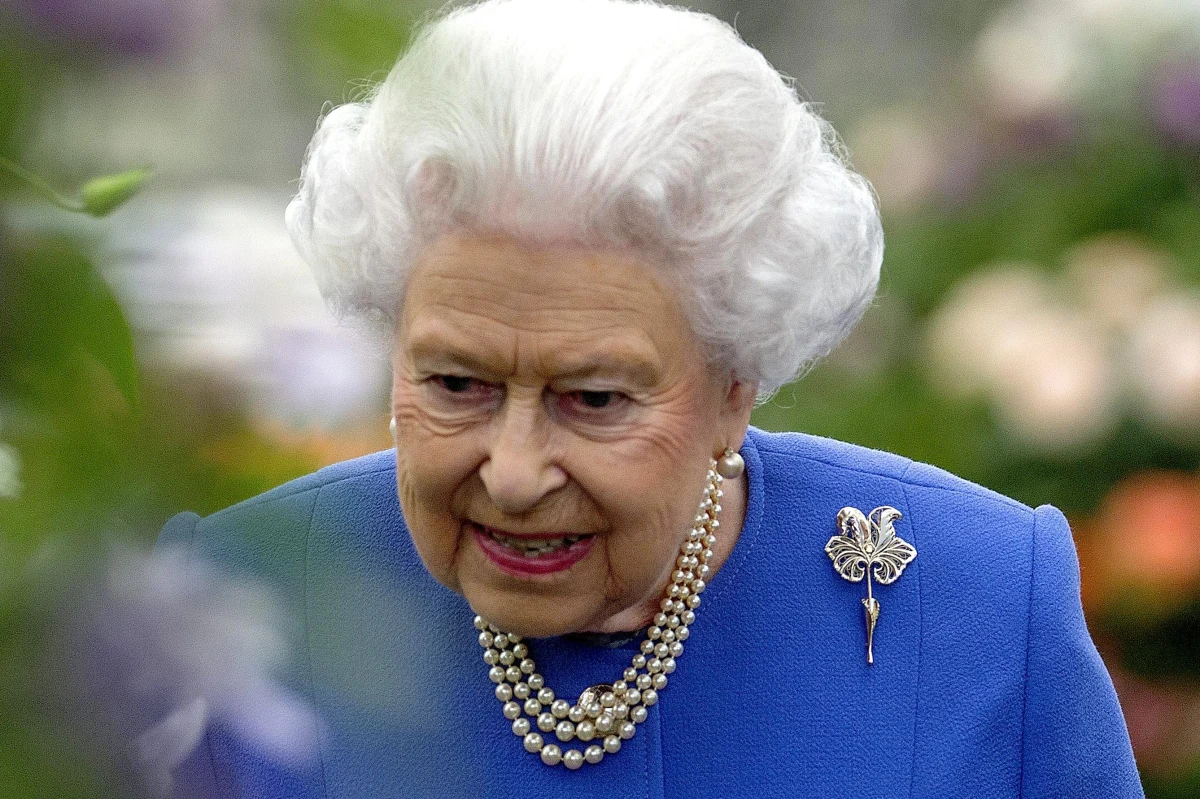 ​Królowa Elżbieta II złożyła kondolencje bliskim ofiar poniedziałkowego zamachu terrorystycznego w Manchesterze i podkreśliła, że Brytyjczycy są wstrząśnięci tym aktem terroru. W ataku zginęły co najmniej 22 osoby, a blisko 60 odniosło obrażenia.