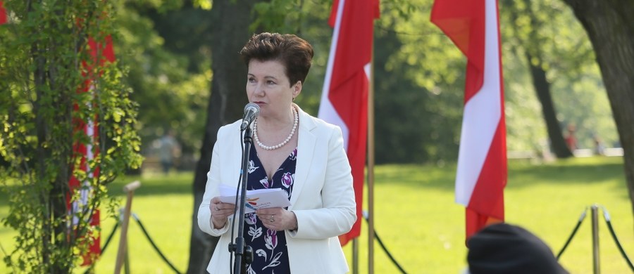 ​Hanna Gronkiewicz-Waltz nie zgadza się na demonstrację przeciwko "Klątwie" w Teatrze Powszechnym. Władze Warszawy formalnie zakazały planowanej na koniec maja kilkudniowej manifestacji przeciwników spektaklu, oskarżanego o obrazę uczuć religijnych i nawoływanie do zabójstwa.