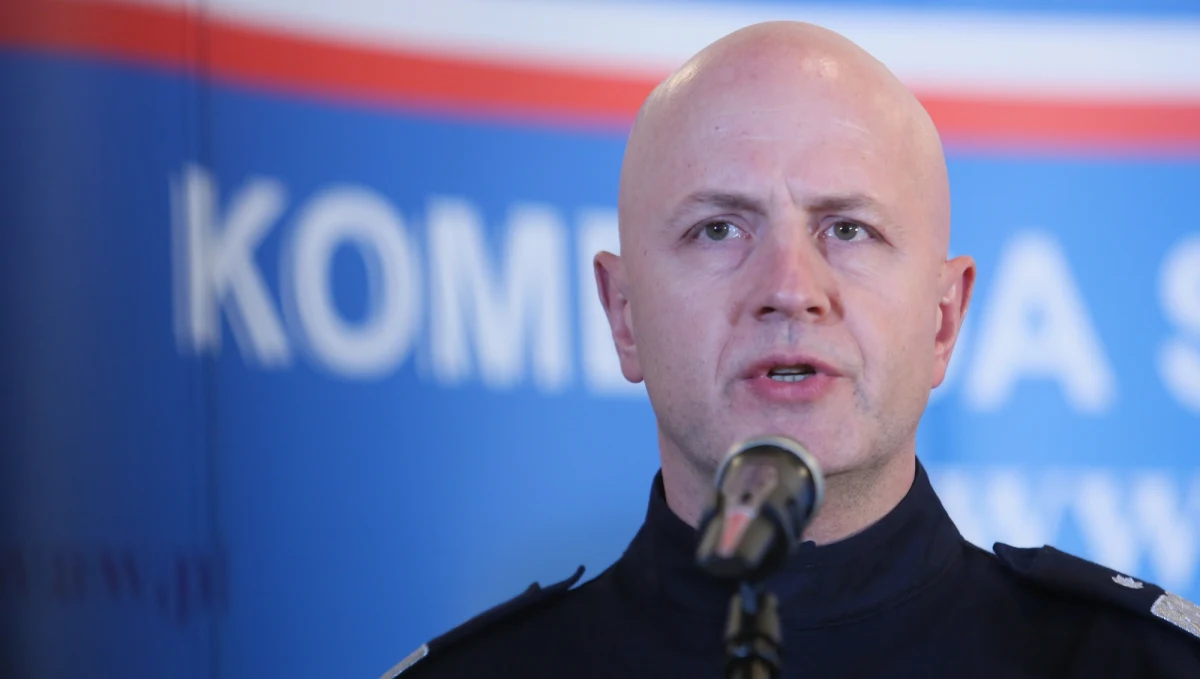 Prowadzący postępowanie dyscyplinarne ws. policjanta, który użył tasera wobec Igora Stachowiaka trzykrotnie zwracał się do prokuratury o materiał filmowy, ale go nie otrzymał - powiedział w TVN24 komendant główny policji nadinsp. Jarosław Szymczyk. Jak podkreślił, „nie ma przyzwolenia na łamanie prawa w policyjnym mundurze".