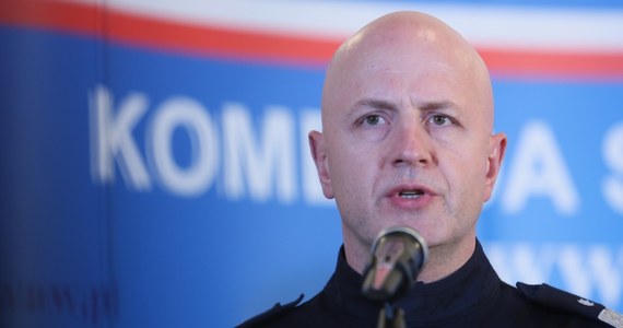 Prowadzący postępowanie dyscyplinarne ws. policjanta, który użył tasera wobec Igora Stachowiaka trzykrotnie zwracał się do prokuratury o materiał filmowy, ale go nie otrzymał - powiedział w TVN24 komendant główny policji nadinsp. Jarosław Szymczyk. Jak podkreślił, „nie ma przyzwolenia na łamanie prawa w policyjnym mundurze".