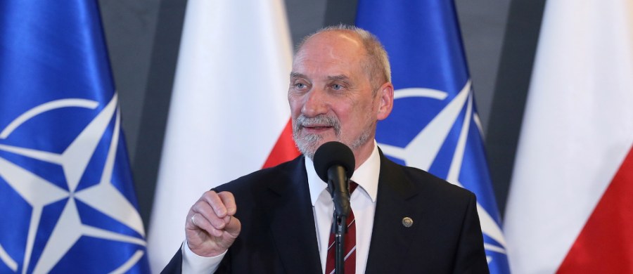 Sejm, który rozpoczyna dziś dwudniowe posiedzenie, zajmie się wnioskiem Platformy Obywatelskiej o odwołanie szefa MON Antoniego Macierewicza. Posłowie wysłuchają też informacji rządu w sprawie śmierci Igora Stachowiaka. Sejm zajmie się ponadto projektem zmian w ustawie o ustroju sądów powszechnych. Posłowie wybiorą także członków komisji weryfikacyjnej ds. warszawskiej reprywatyzacji.