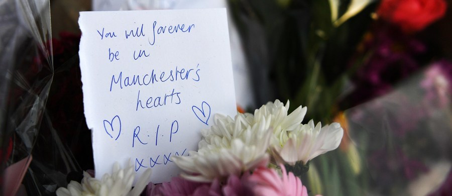 Ariana Grande chce zapłacić za pogrzeby ofiar zamachu w Manchesterze. Skontaktowała się z rodzinami zmarłych. 