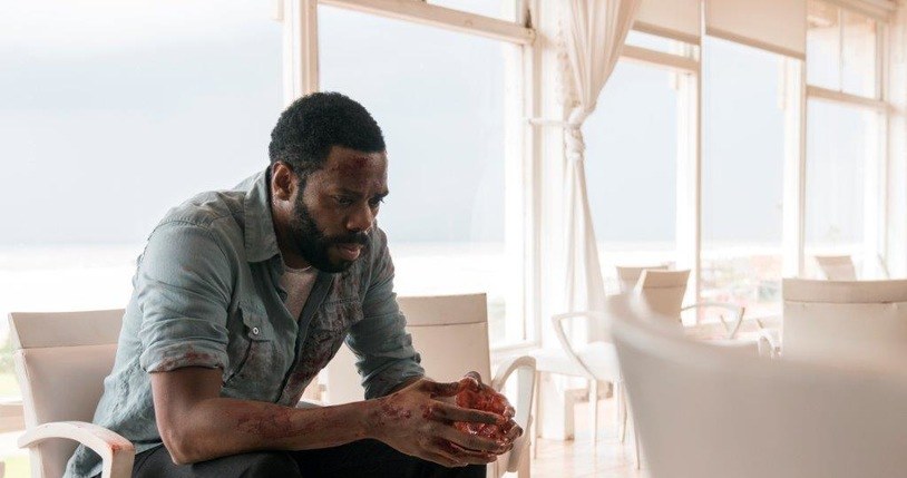 Drugi sezon serialu "Fear the Walking Dead" zakończył się dla głównych bohaterów dość tragicznie. Travis (Cliff Curtis) z zimną krwią zamordował zabójców swojego syna, w rezultacie czego sprowadził na Madison (Kim Dickens) i Alicię (Alycia Debnam-Carey) nowe kłopoty. Premiera trzeciego sezonu "Fear the Walking" zaplanowana jest na 5 czerwca na kanale AMC. 