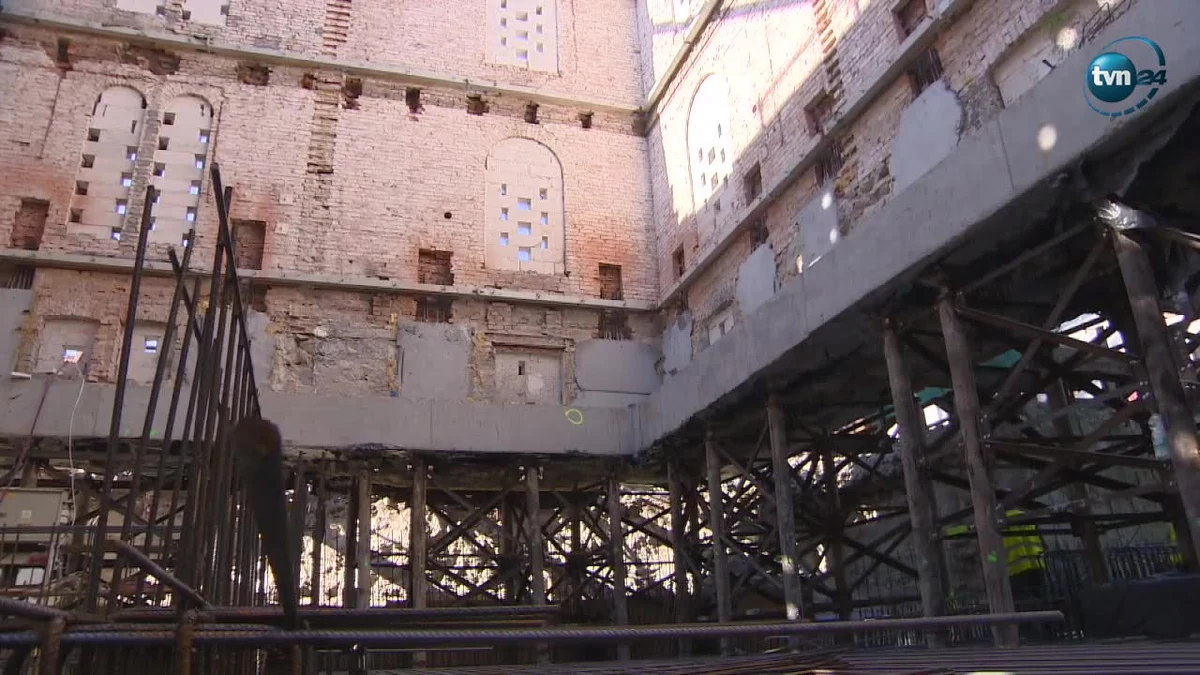 Trwa przebudowa 117-letniej willi w Sopocie. Zadanie nie jest proste, gdyż budynek waży 1500 ton. Na razie odkopano fundamenty i podparto ją na metalowych palach. W podziemiach budynku ma powstać parking. Pałacyk wygląda, jakby lewitował nad ziemią. "Przez ostatnie lata był to budynek publiczny. Wcześniej, przed wojną, budynek pełnił funkcję mieszkalną. Teraz przywracamy mu tę funkcję. Powstanie tu apartamentowiec" - poinformował kierownik projektu Wojciech Niklas. Prace mają zakończyć się za dwa miesiące. 