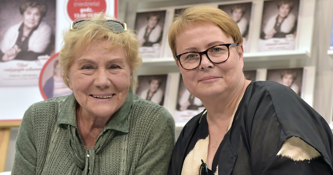 Teresa Lipowska i Ilona Łepkowska znają się od lat. Kiedyś łączyła je praca, która zaowocowała przyjaźnią. Książka "Nad rodzinnym albumem. Teresa Lipowska w rozmowach z Iloną Łepkowską", która ukazała się 24 maja 2017 roku, to nic innego, jak ciepła rozmowa bliskich sobie kobiet przy filiżance herbaty.